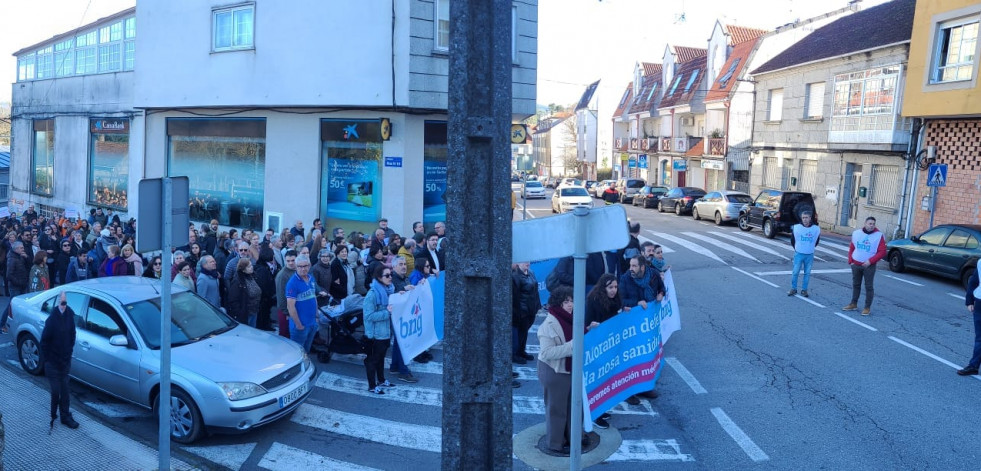 Multitudinaria manifestación en Moraña en contra de los recortes sanitarios