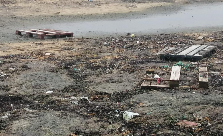 El PBBI llevará a Pleno una moción para pedir la limpieza del Río Grande y la playa de Coroso