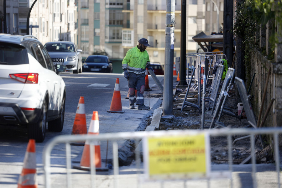 Fajardo denuncia inseguridad en los trabajos para construir la rotonda rebasable de O Piñeiriño