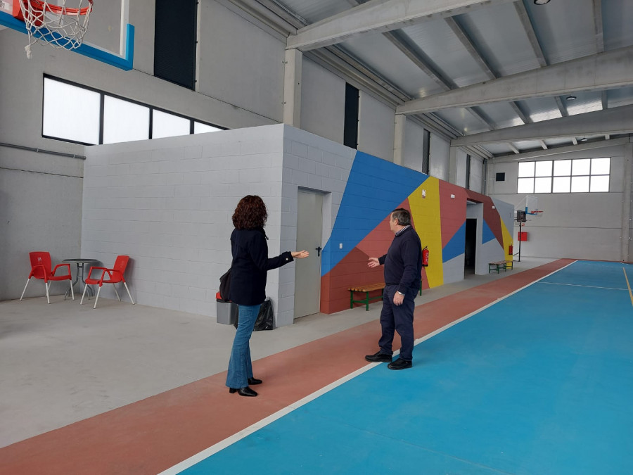 El PSOE encuentra “múltiples fallos” en las obras de reforma del pabellón del colegio de Nantes