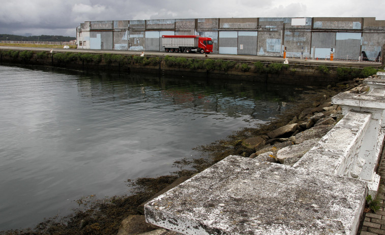 Medio Ambiente da el visto bueno al Plan Especial del Puerto para poder liberar  el muelle de O Ramal