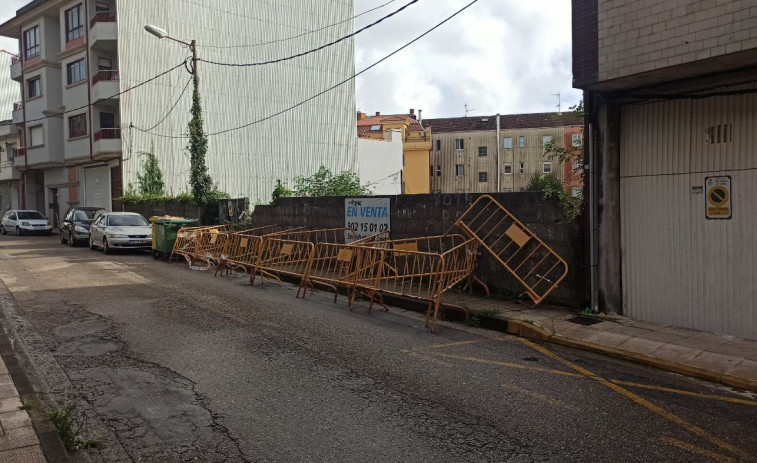 La Sareb arreglará el muro en riesgo de derrumbe de la Rúa Extramuros en Carril