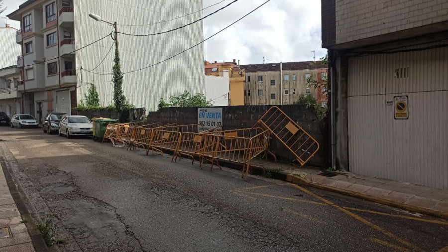 La Sareb arreglará el muro en riesgo de derrumbe de la Rúa Extramuros en Carril