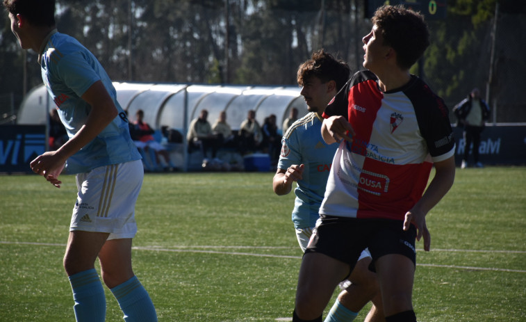 El Arosa juvenil cae en A Madroa en un partido marcado por la grave lesión de Óscar Marcos