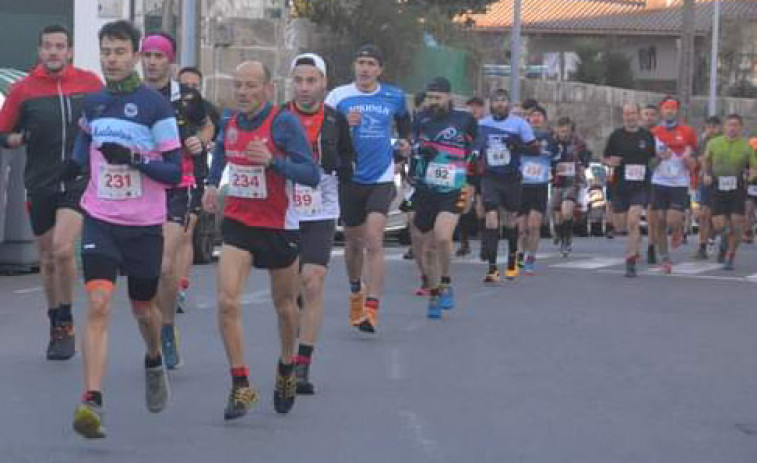 El corte del tráfico en el centro de Ribeira para la disputa de una prueba deportiva genera gran malestar