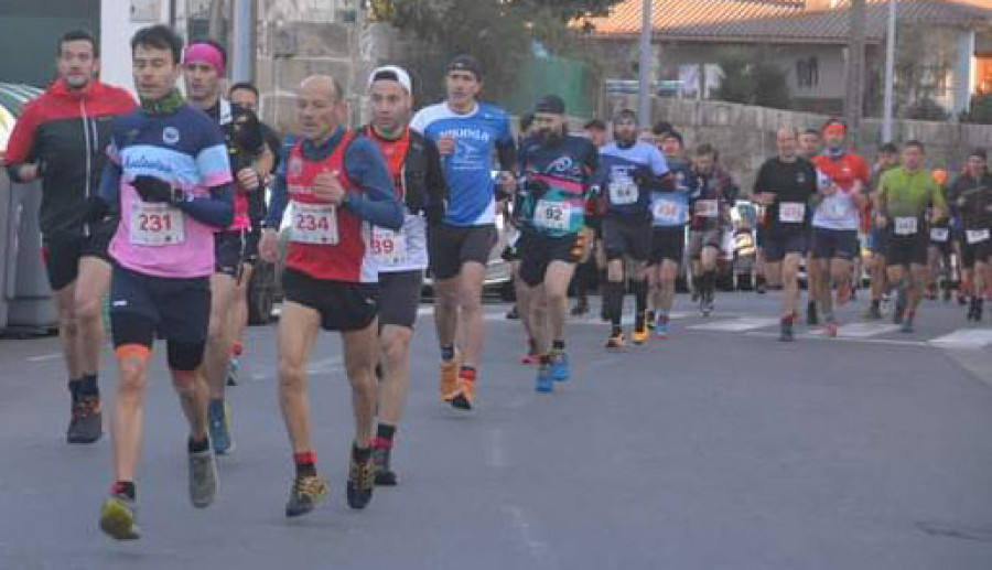 El corte del tráfico en el centro de Ribeira para la disputa de una prueba deportiva genera gran malestar