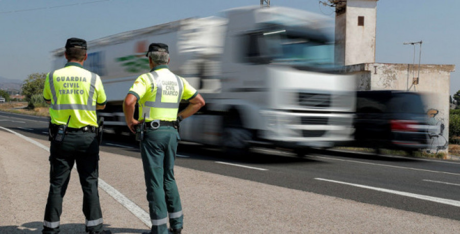 La DGT inicia este lunes una campaña especial de vigilancia de camiones y autobuses en Galicia