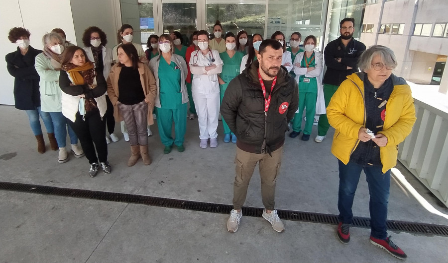 Denuncian que el Sergas no cubre plazas vacantes de médicos de Urgencias del hospital derivadas de traslados