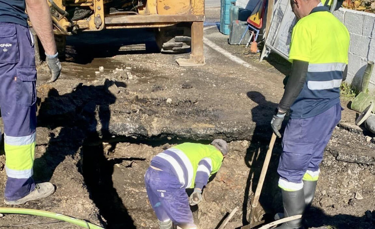 La rotura de una tubería dejó temporalmente sin agua a la zona de Porto Meloxo