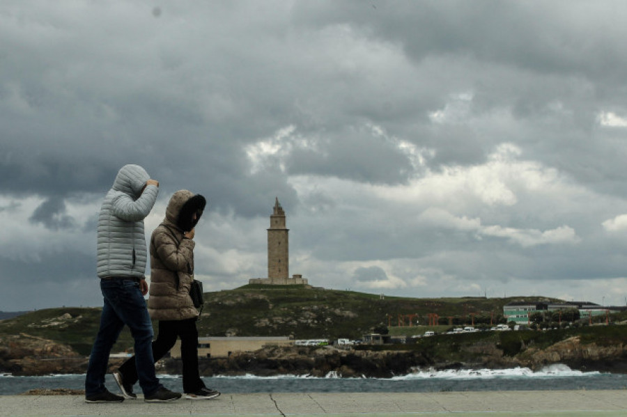 En alerta naranja todo el litoral gallego por temporal costero este lunes