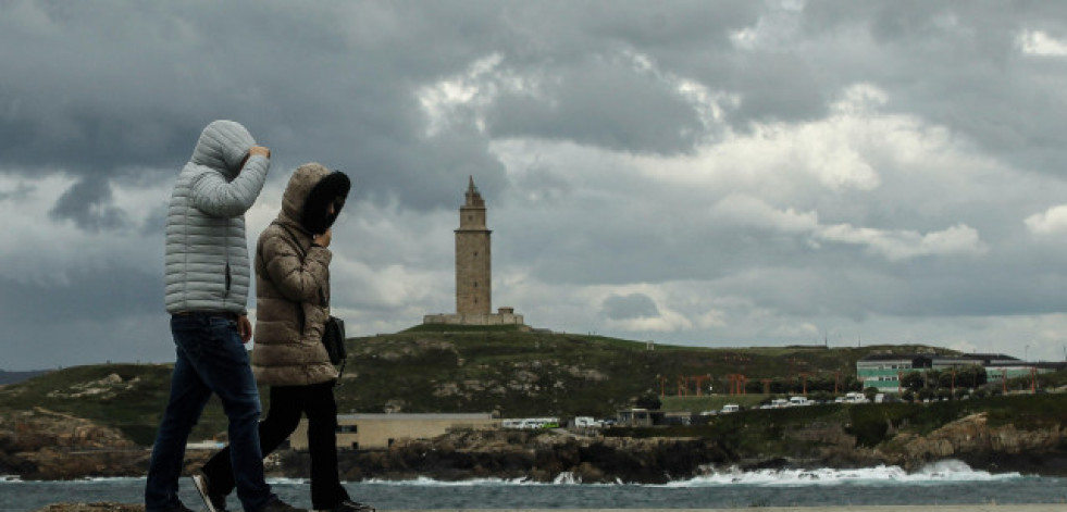 En alerta naranja todo el litoral gallego por temporal costero este lunes