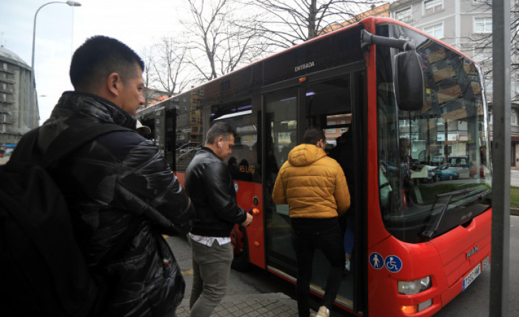 La gente vuelve a verse la cara en el transporte público