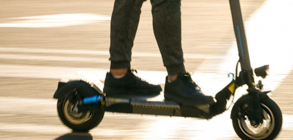 Multan en Lugo con 500 euros a dos menores que circulaban ebrios en patinete