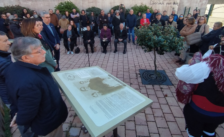 Boiro tiene su memoria a exposición en una emblemática plaza de la localidad