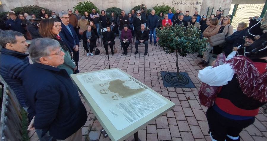 Boiro tiene su memoria a exposición en una emblemática plaza de la localidad