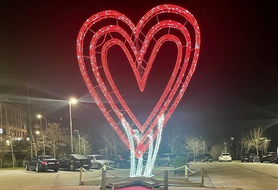 Meaño tira de "hashtag" e ilumina su "Corazón" de rojo por San Valentín