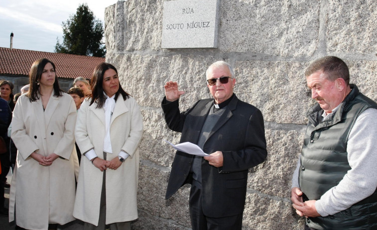 Reportaje | Dedican una calle y un busto al sacerdote que se enamoró del paisaje de Meis y de su gente