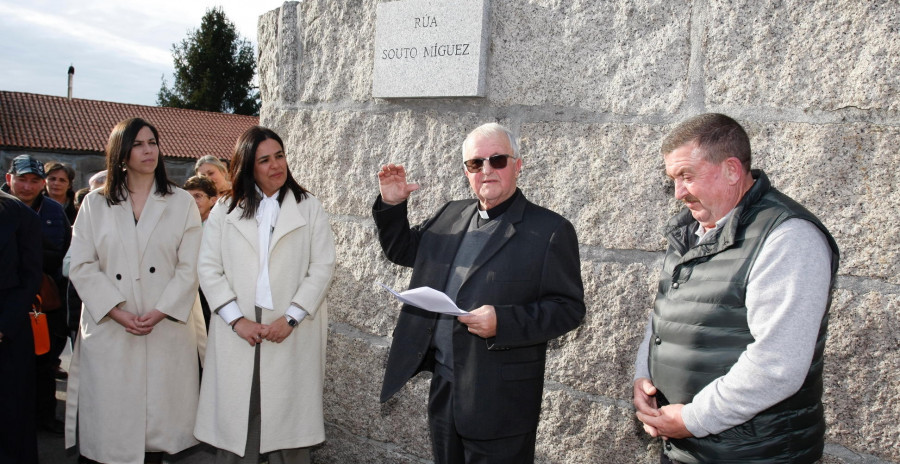 Reportaje | Dedican una calle y un busto al sacerdote que se enamoró del paisaje de Meis y de su gente