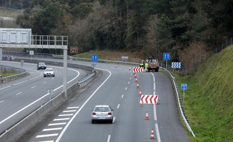 Arrancan las obras que cortarán un mes un carril en un tramo de la Autovía do Salnés