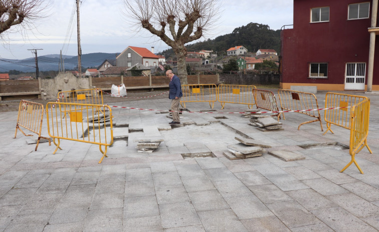 Arrancan las obras de mejora de la Praza de Santa Baia, en Catoira