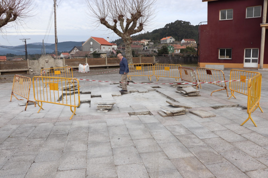 Arrancan las obras de mejora de la Praza de Santa Baia, en Catoira