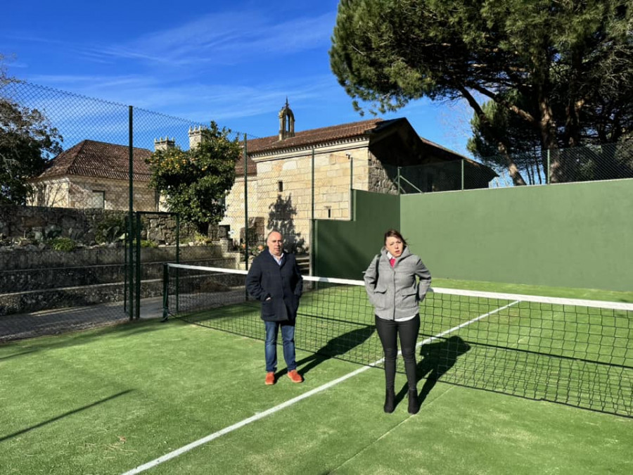 El Concello de Vilanova ejecuta la renovación de la pista de pádel del Pazo de Vista Real