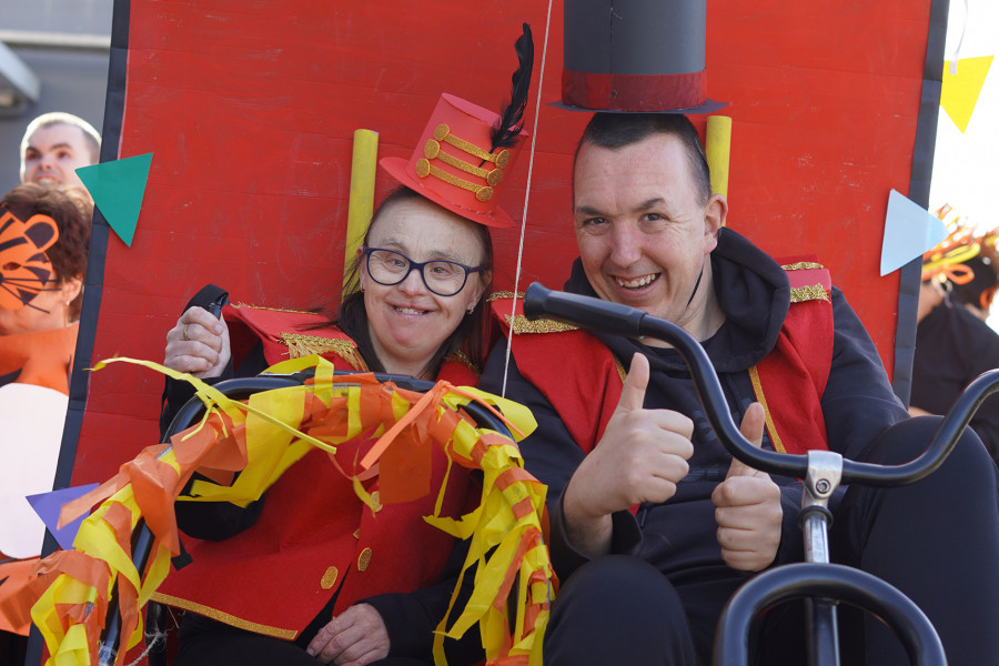 Amicos convierte sus instalaciones en Comoxo en un circo para empezar la celebración del Carnaval