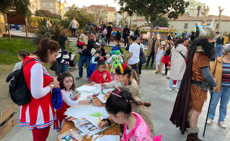 Un total de 18 carrozas y maquetas compiten por 1.800 euros en Cambados