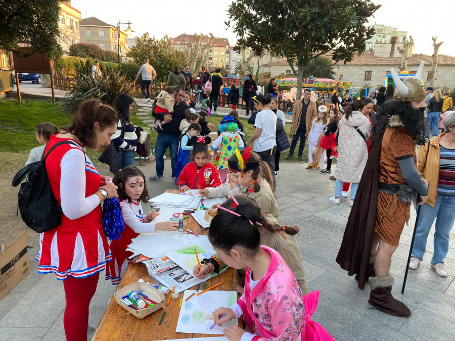 Un total de 18 carrozas y maquetas compiten por 1.800 euros en Cambados