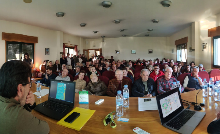 La parroquia de Amil se moviliza contra el proyecto de tres parques eólicos que afectan a su territorio