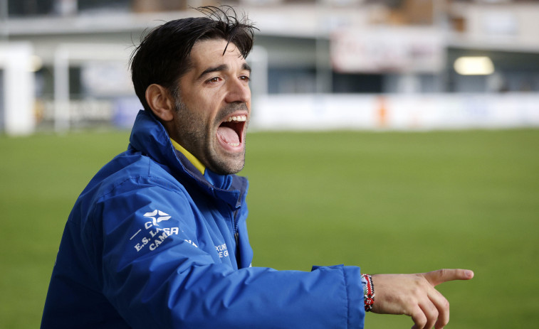 El gol de Ramón y el penalti que detuvo Adrián relanzan al Cambados