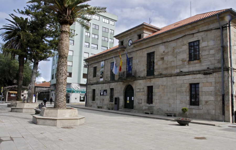 El Concello de Cambados aprueba becas para estudios por valor de 26.999 euros y para 168 personas