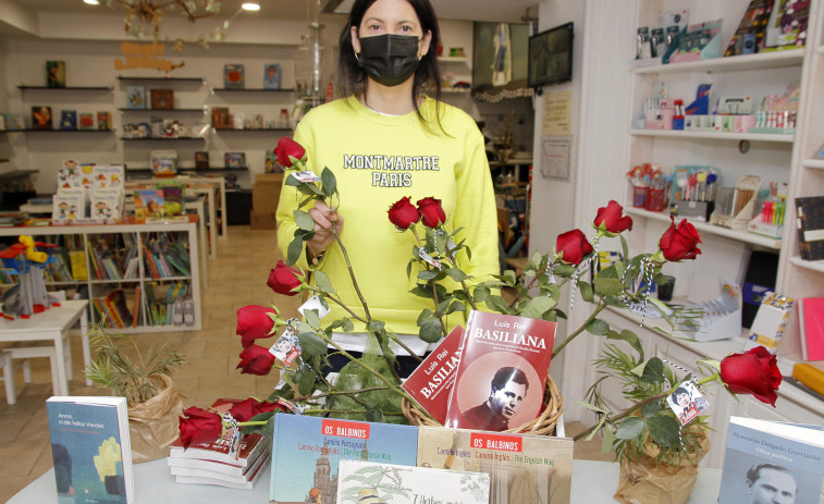 Cambados regala rosas y biografías en librerías y colegios por el Día de Rosalía