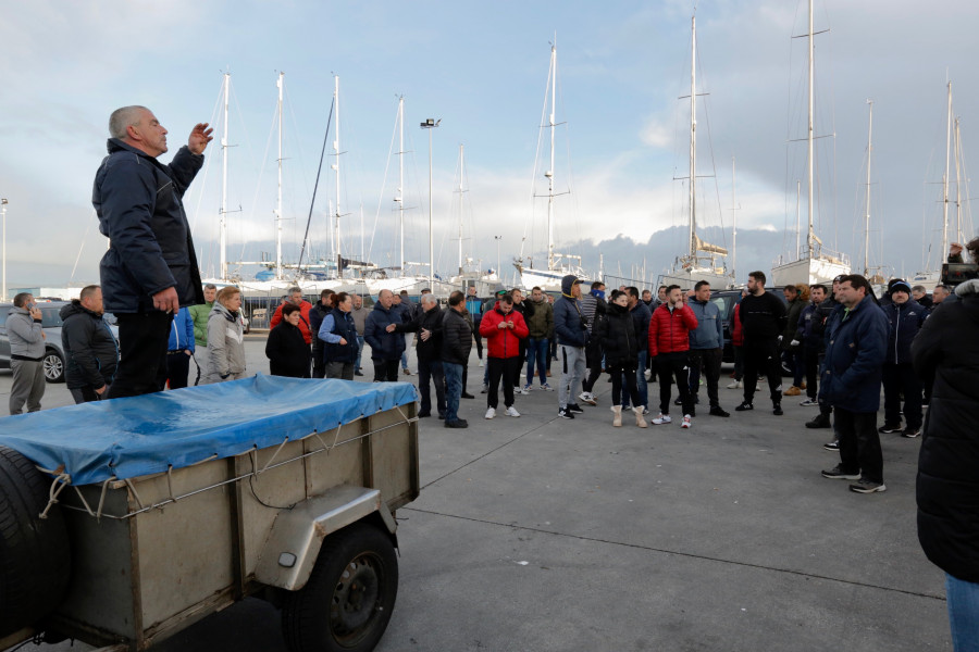 La tensión bateeira estalla y las protestas del sector llegan a la puerta de San Caetano