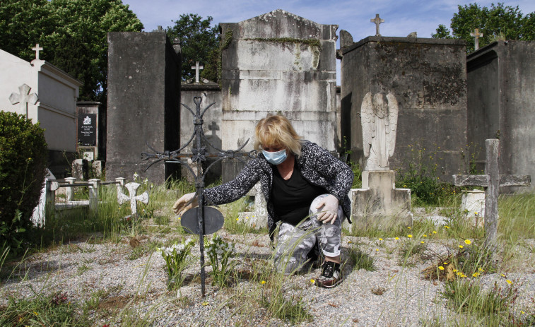 Huecos reñidos para el descanso eterno:  Situación urgente en el cementerio de Carril