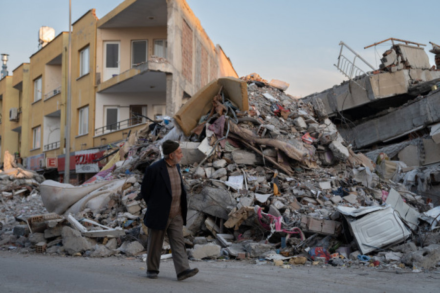 El número de muertos por los terremotos en Turquía supera ya 44.000