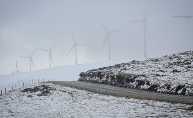 La nieve dificulta la circulación en varias carreteras de las provincias de Lugo y Ourense