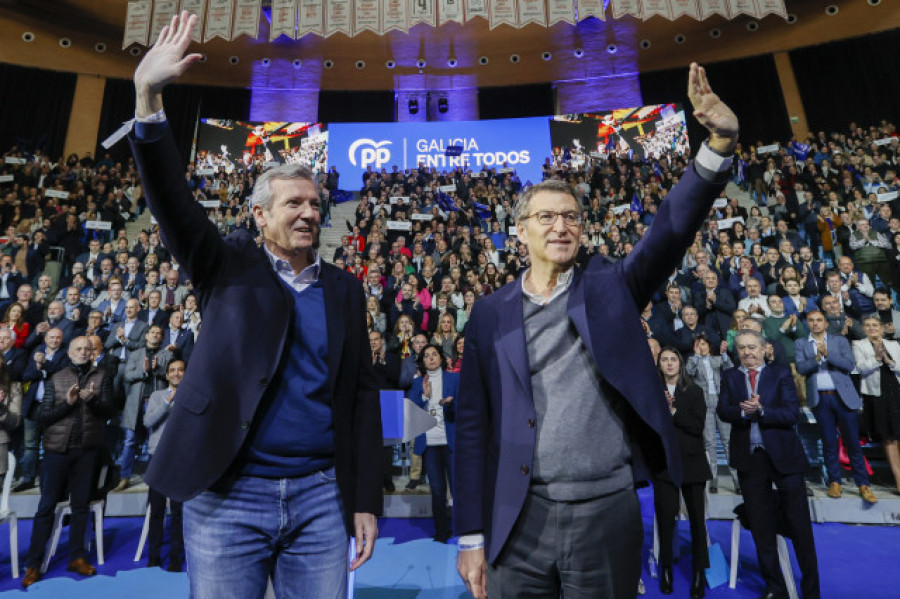 Feijóo exhibe fuerza en Galicia frente al Gobierno de “decorado y figurantes”