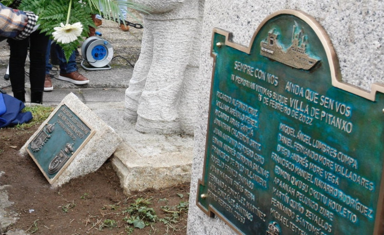 Malestar en Cambados por las placas del homenaje a los náufragos