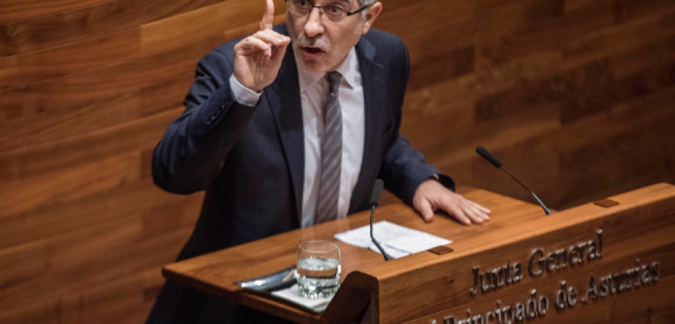 Llamazares vuelve a la política como candidato de IU a la Alcadía de Oviedo