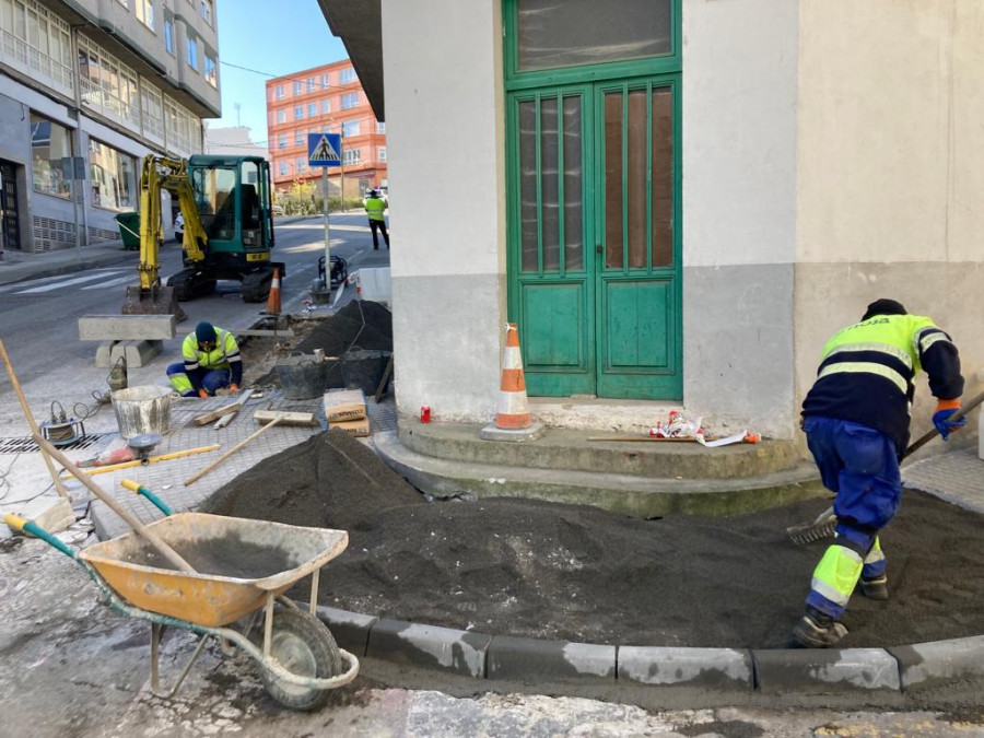 Comienzan las obras de pavimentación y mejora de accesibilidad en la Rúa Monumento de Ribeira