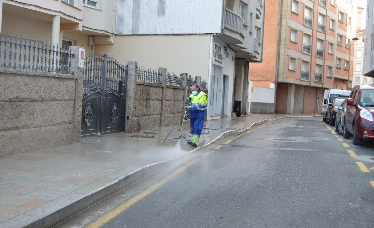 El Concello activa un zafarrancho de limpieza en los centros urbanos de Sanxenxo, Portonovo, Vilalonga y A Revolta