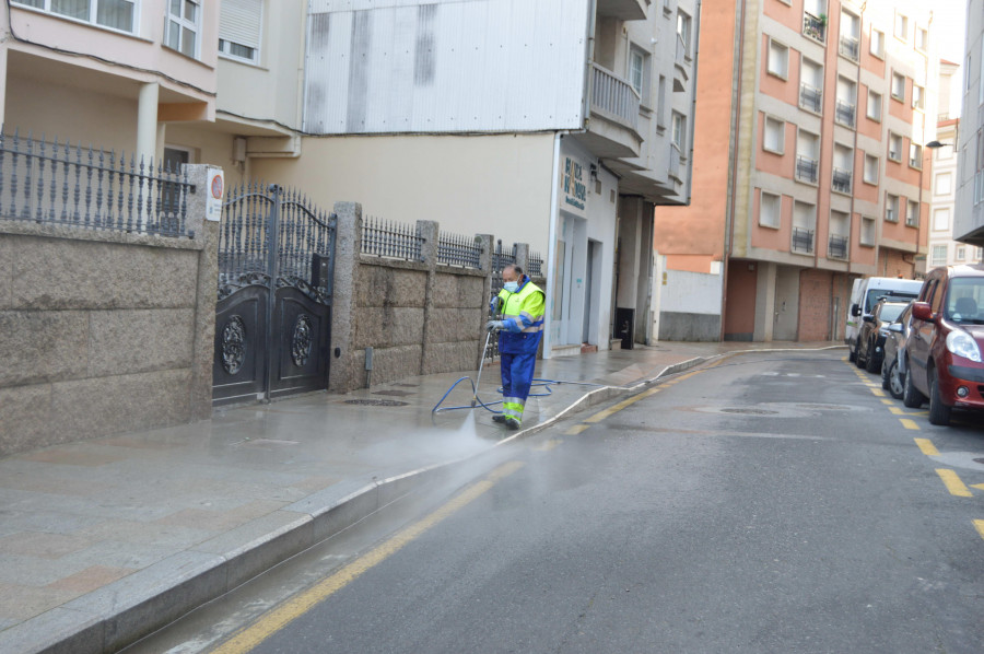 El Concello activa un zafarrancho de limpieza en los centros urbanos de Sanxenxo, Portonovo, Vilalonga y A Revolta