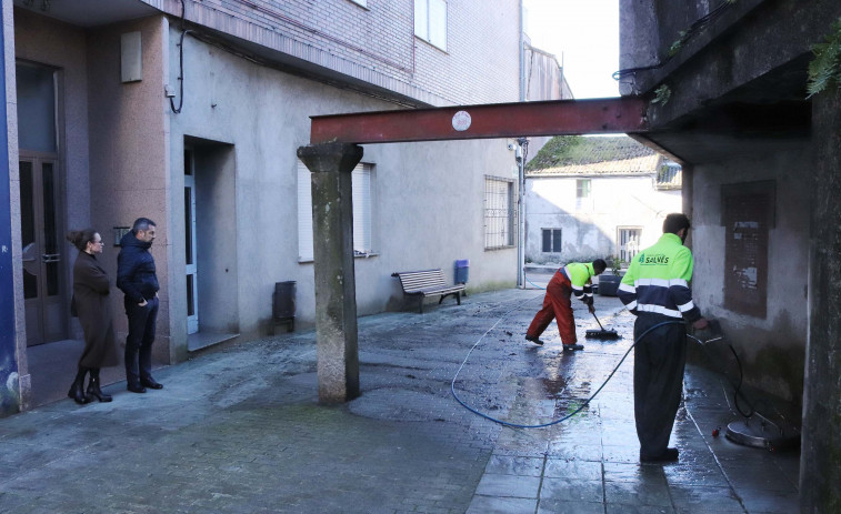 Pontecesures pone en marcha el plan de limpieza y saneamiento de las calles del casco urbano