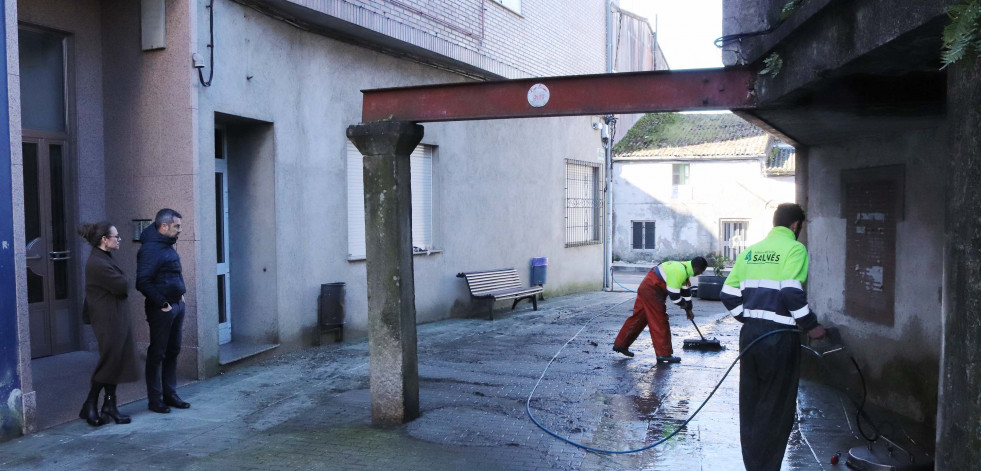 Pontecesures pone en marcha el plan de limpieza y saneamiento de las calles del casco urbano