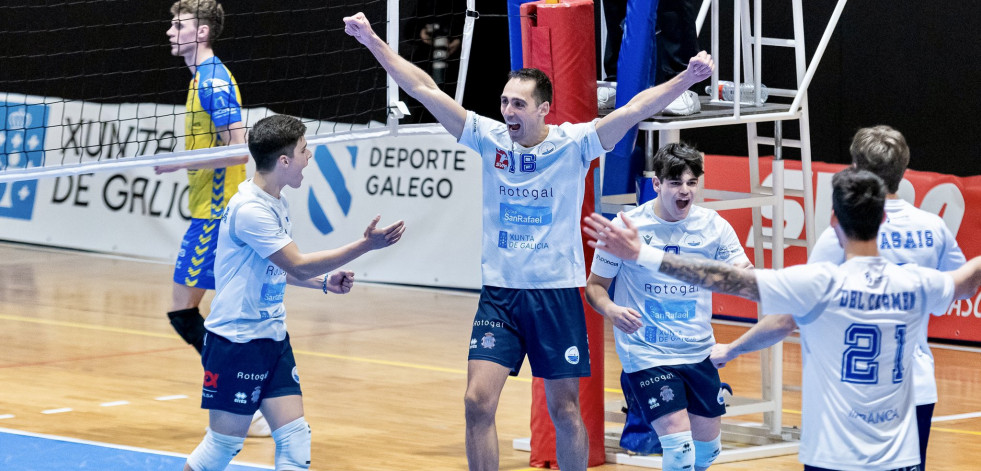 El Boiro Voleibol deshoja la margarita de la permanencia en la cancha del Vóley Palma