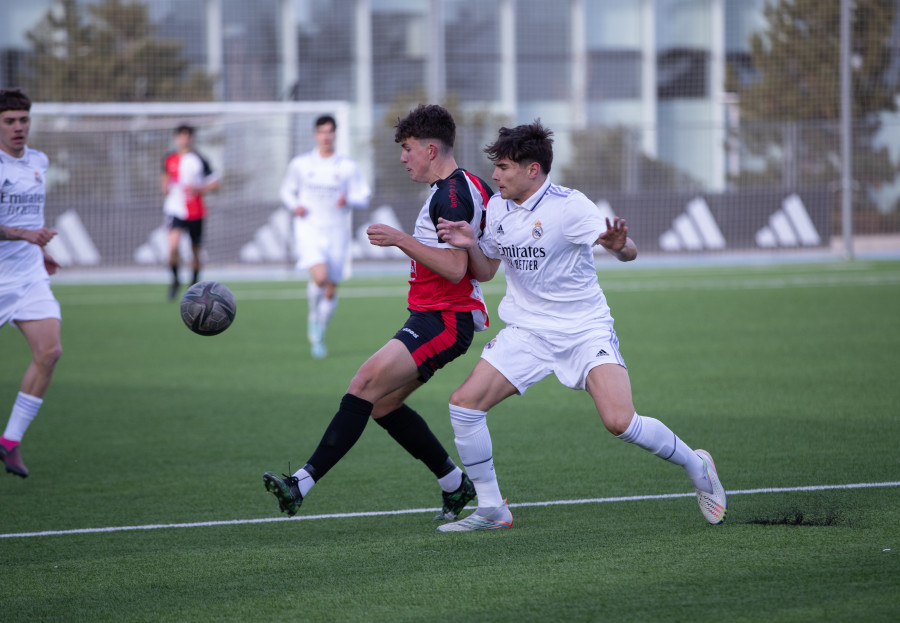 Fer Martínez, el delantero juvenil del Arosa al que siguen muy de cerca Celta y Dépor