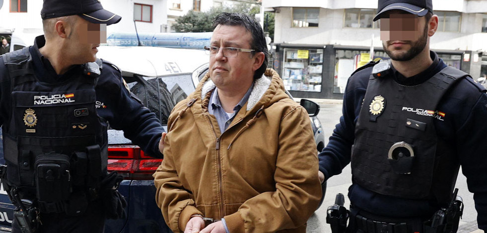 Los cargos por el triple crimen de Valga: Tres asesinatos, daños psíquicos y tenencia ilícita de armas