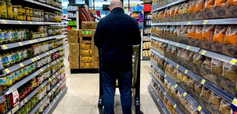 Los socios del Gobierno exigen que se limiten ya los precios de la cesta de la compra