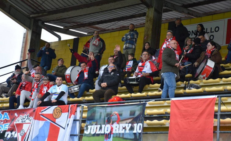 La afición del Arosa llena un autobús para el partido de Barreiro y va a por el segundo